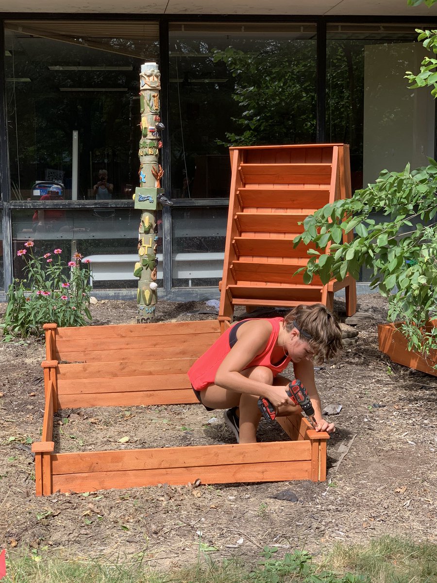 DonnaCallParker's tweet photo. Even in a pandemic the @DublinCoffmanHS advanced research class finished their community garden beds. ❤️Thanks to @specialkdchs for getting a PTO grant for our materials. https://t.co/ynGsHc8Txx