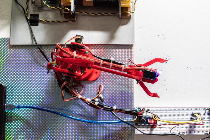3dlinkme's tweet image. Construcción de brazo robotico impreso en 3D, para complementar el sistema de producción y control de la línea de producción dimensionada.  Proyecto realizado por @Tenizart 
#arduino #arduinocommunity #arduinocc #solidworks  #robotic #engineering