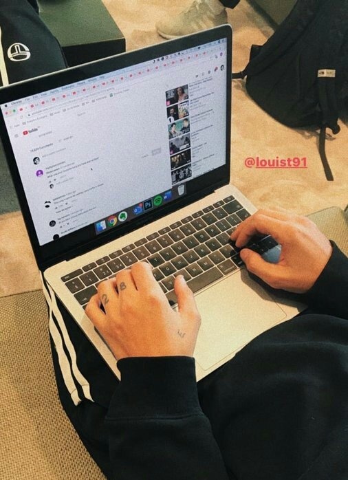 ltheadlinee's tweet photo. cada 17 del mes, me hace recordar q por un instante, el universo conspiró a mi favor y me dió el mejor momento de mi vida, les prometo que cada vez que veo esto, me pongo muy nerviosa y hasta lloro por lo irreal que se ve, gracias solcito por hacerme felíz por el resto d mi vida https://t.co/ZnssEi1DoT