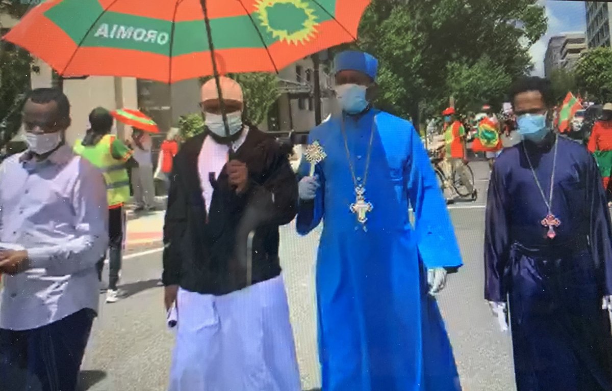 henokgabisa's tweet photo. Our religious leaders are leading #OromoProtests in Washington D.C. 

Oromo nation is an embodiment of diversity, unity and equality under one Roof: Oʀᴏᴍᴜᴍᴍᴀᴀ https://t.co/5pHM5J80AV