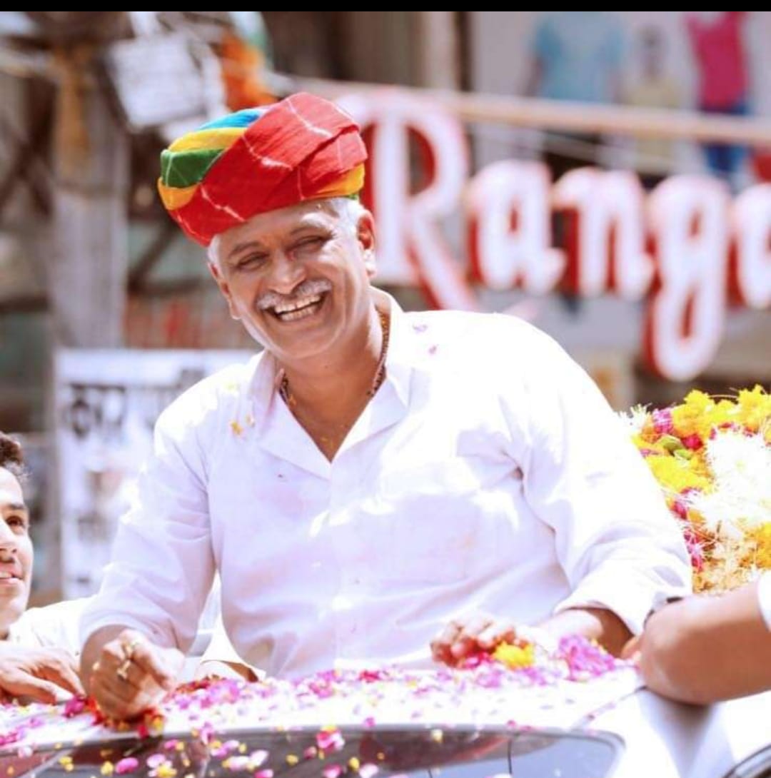 AnujDuttSharma9's tweet photo. ये कीचड़ उछालने की राजनीति कांग्रेस को मुबारक.
लेकिन कांग्रेस शायद भूल गई कितना भी कीचड़ फैलाओ.कमल हमेशा खिल कर ही रहेगा
शेखावत जी की लोकप्रियता से डरकर ..साजिश रची गई है.
#fakeaudioviral
Gajendra Singh Shekhawat
@DrSatishPoonia @gssjodhpur @BJP4Rajasthan https://t.co/EUUIcWDzXN