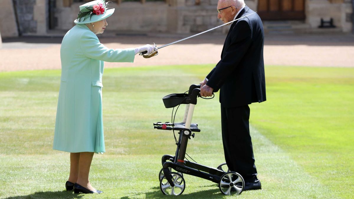 LeMeTellUSumtin's tweet photo. #FridayMotivation 
#Sword 
#Queen 
#Knight 
#Monarchy
#Veteran 
#100Laps
#100Years 
#40Million
#TomMoore https://t.co/yIF4SIbtji