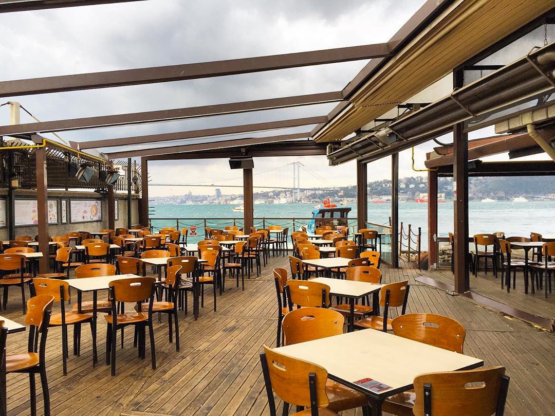 istanbulliste's tweet photo. Çengelköy Tarihi Çınaraltı Çay Bahçesine Git. https://t.co/bd9fNbMOgm