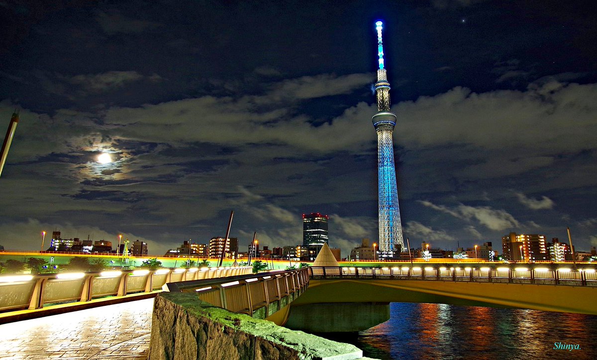 Shinya 浅草 空 در توییتر 東京スカイツリー ライトアップ 粋 Tokyo Skytree Light Up Moon 隅田川 桜橋 首都高速 隅田公園 大きな雲 雲の流れ 雨上り 月齢 17 8 月 月明り 雲 金星 星 隅田公園 23時17分 竜雲 スカイツリー 東京写真部