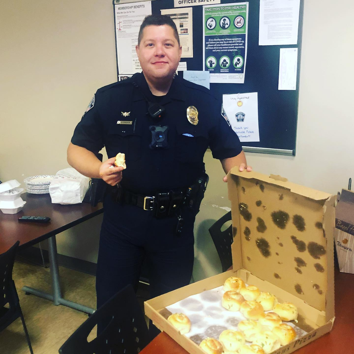 HuntersvillePD's tweet photo. Thank you, again, for dropping off food and snacks for our officers this week! We appreciate all the love and support the community has shown us! #FeelGoodFriday #CopPills #PowerRings #CarbLoading #Veggies_WhatAreThose #ThankYou #WeLoveOurCommunity #OneLove #HuntersvillePD https://t.co/SJyY95xpPj