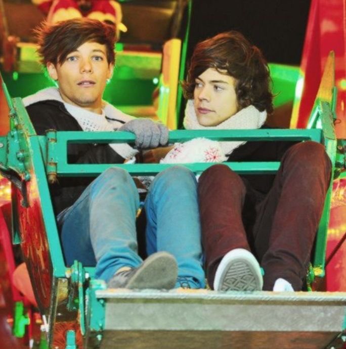 carstairsbeca's tweet photo. — louis e harry se olhando como se o outro fosse o centro do universo: a thread https://t.co/0JU2ovMr6P