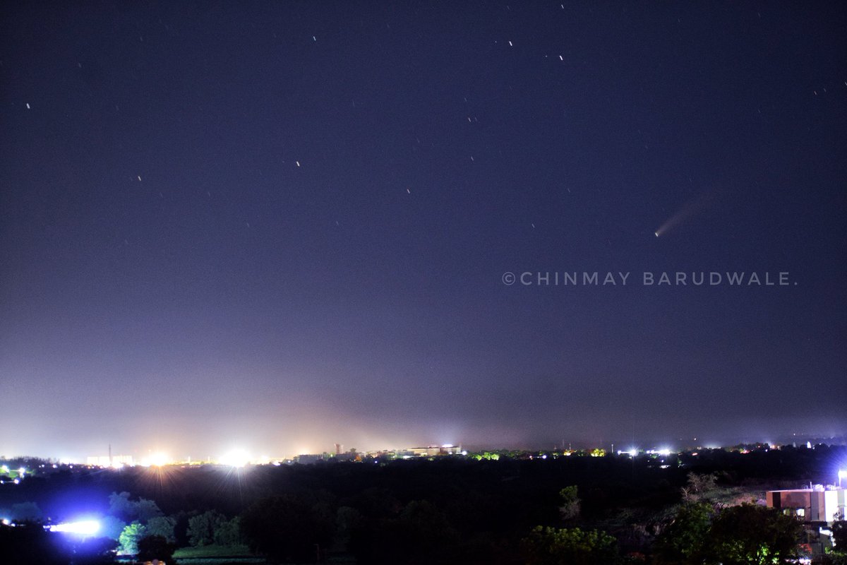 chinmay7102000's tweet photo. Comet NEOWISE from my City Jalgaon.
#neowise #neowisecomet #comet #nightskyphotography #nightsky #natureiger #maharahshtra #india #jalgaon #india #stars #nightsky #starphotography #nightskyphotography #nikon #shotonnikon #asknasa #nasa #isro #c/2020 #F3j #astrophotography https://t.co/mTmK7gUIVw
