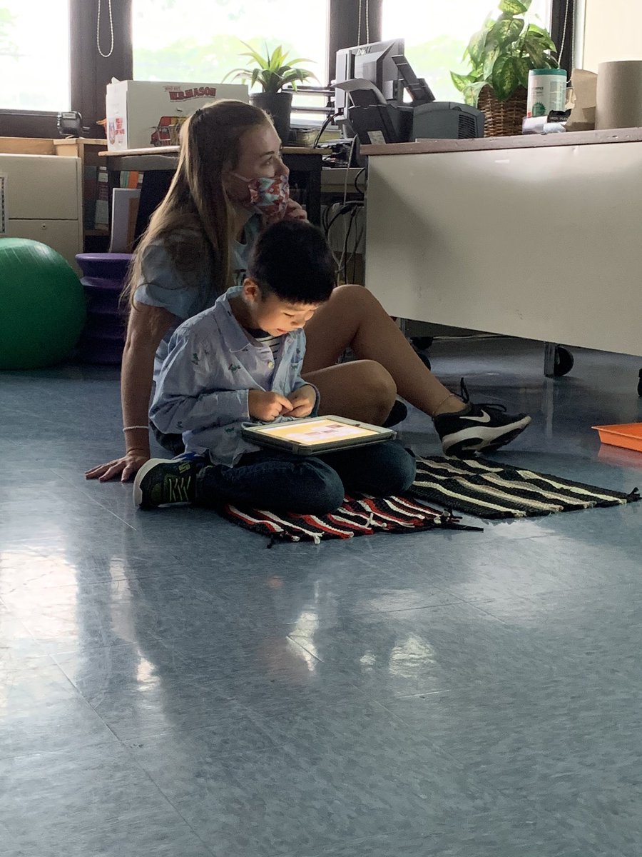 mskarfinkel's tweet photo. We took the coolest (virtual) field trip to the Phoenix Zoo today! We explored the animals that they have there with the help of our friend Blippi! 🦓🦒🐅 @MsOlsenBethpage https://t.co/1EJ3LDaCfQ