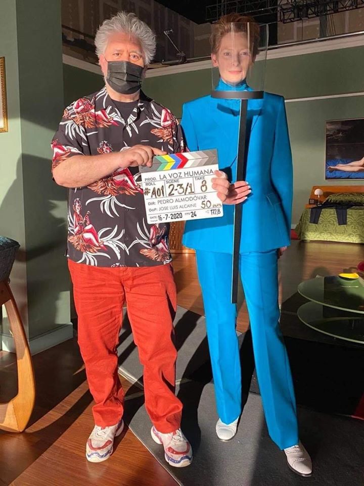 Citicinemas's tweet photo. #DesdeElSet en lo que se prepara para filmar su siguiente película, Pedro Almodóvar inicia el rodaje de "La voz humana" su primer proyecto en inglés con Tilda Swinton como protagonista 🎬 https://t.co/eVDgvcbceS
