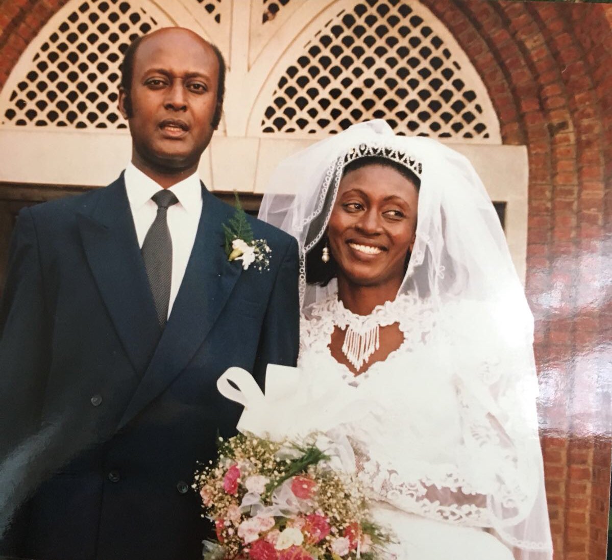 dams_ldn's tweet photo. I lost my Mum when I was 5, I instantly had to grow up as my Dad suffered with type 1 diabetes. I failed my A levels. 2 months after I turned 18, I lost my Dad. I promised him I would graduate..I’m now graduating with a First Class🙏🏾❤️This one was for you my Guardian Angels🕊🌍💗 https://t.co/KbCIRxPM5D