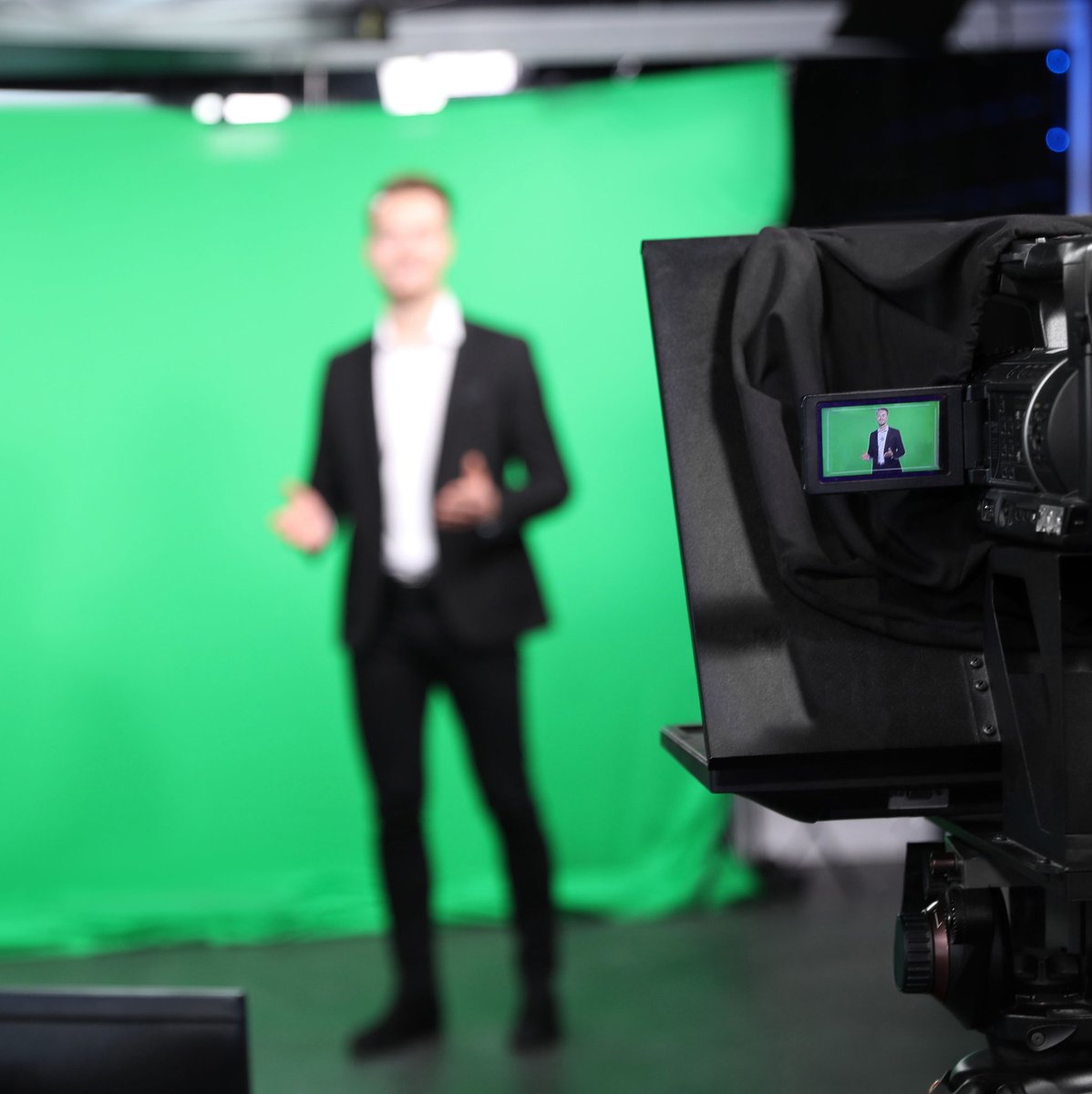 nuvonetwork's tweet photo. Need a green screen to create your next virtual event or video production?
Please visit: https://t.co/Njl9KlUeBs
#NUVOnetwork #NUVOstudios #oncreates #ontario #toronto #R2R #burlOn #BurlingtonOntario #hamOnt #haltonon #greenscreen #TeamBurlington #CdnFilm #CFCFilm #CdnActors https://t.co/xGq1suPByj