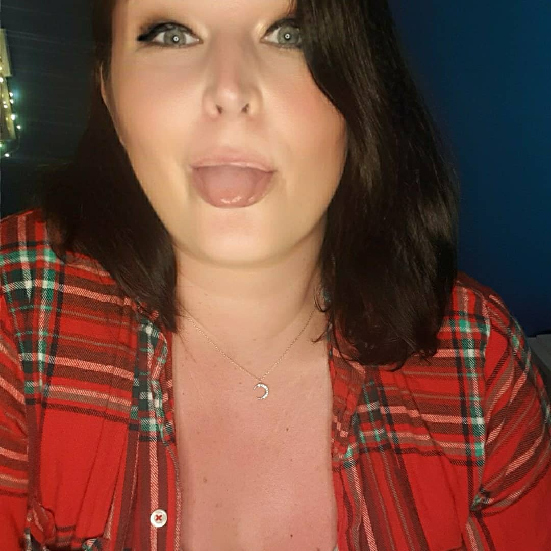 AnaisRose20's tweet photo. Hello..good afternoon 😜 Who's feeling the #friskyfriday vibe #😈 

#portrait #onlyfansbabe
#sensual #sexy #curvygirl #realwomen
#picoftheday #curves #photooftheday #ass #darkhair https://t.co/ednbORqeB6