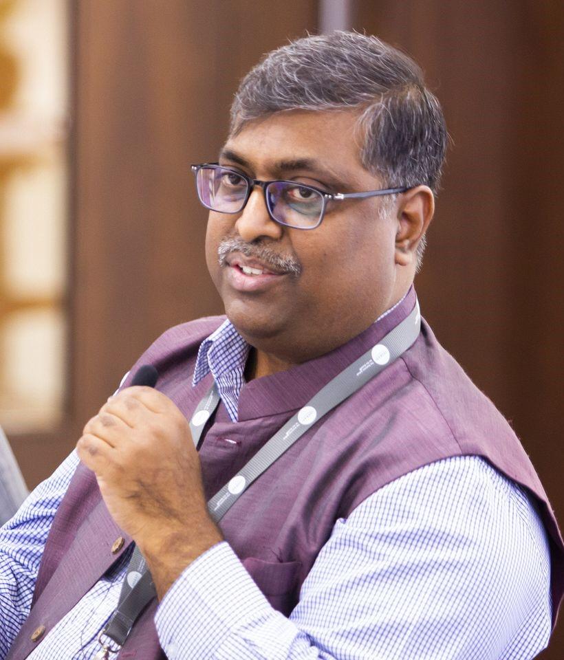 TOIAhmedabad's tweet photo. Dr H Anil Kumar, librarian and head of National Information Centre on Management (NICMAN) at @IIMAhmedabad passed away on Friday night after brief illness. He was a prominent member of ILA, MANLIBNET and ADINET @VSLIIMA https://t.co/eC49Nypbzm