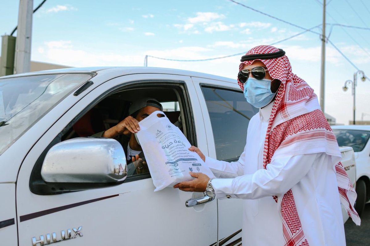 شارك سعادة رئيس #مركز أبانات الأستاذ حسين بن مرزوق العتيبي ومساعد مدير الشرطة المقدم عيسى المطيري لجنة شباب النبهانية في توزيع الكتب الخاصة بمبادرة صاحب السمو الملكي #الأمير الدكتور فيصل بن مشعل بن سعود #القراءة_حياة #أمير_منطقة_القصيم #رئيس مجلس شباب القصيم وذلك في مركز أبانات2️⃣