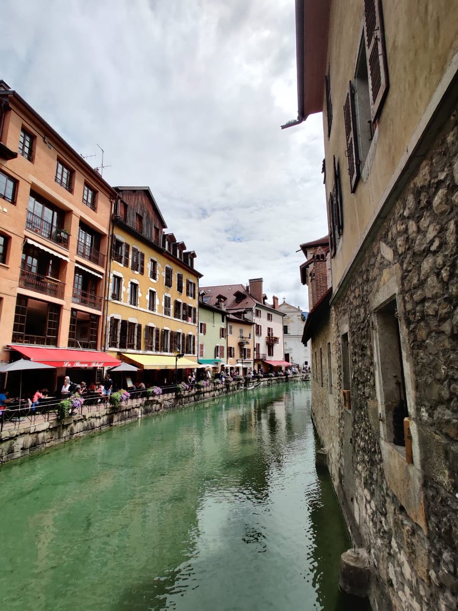 jrcampos7's tweet photo. Mientras un paseo por el lago #aneccy 🇫🇷 https://t.co/5u49zsp1Vn
