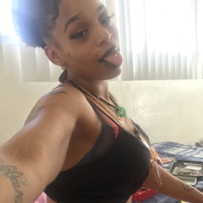 BITCHiMREAL's tweet photo. #NewProfilePic https://t.co/QKFFZqLu9f