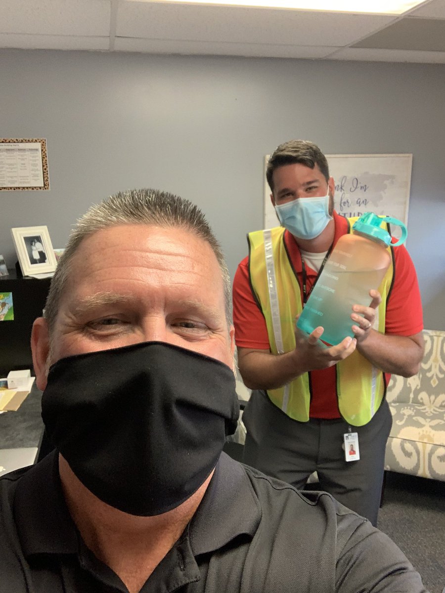 BrianMercerNKC's tweet photo. No visit to @Crestview_NKC would be complete without a #MaskUp #MaskUpNKC selfie with new Principal Dr. @Eric_Carlin & his famous ginormous water bottle 😀
Great to finally get the chance to “officially” meet you & talk in person Eric! Looking forward to talking again soon! https://t.co/6tRmtBE19a