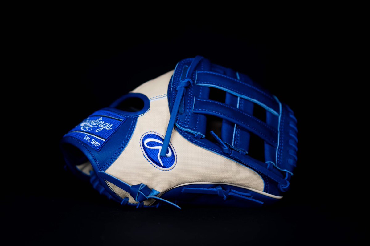 RawlingsSports's tweet photo. Swipe to see how gorgeous the Camel Speed Shell option is on the #CustomProShop. You can customize your dream glove now on https://t.co/bPUxo9FpXa! #TeamRawlings https://t.co/X2nP5rkRm6