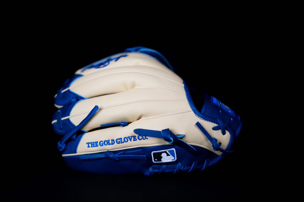 RawlingsSports's tweet photo. Swipe to see how gorgeous the Camel Speed Shell option is on the #CustomProShop. You can customize your dream glove now on https://t.co/bPUxo9FpXa! #TeamRawlings https://t.co/X2nP5rkRm6