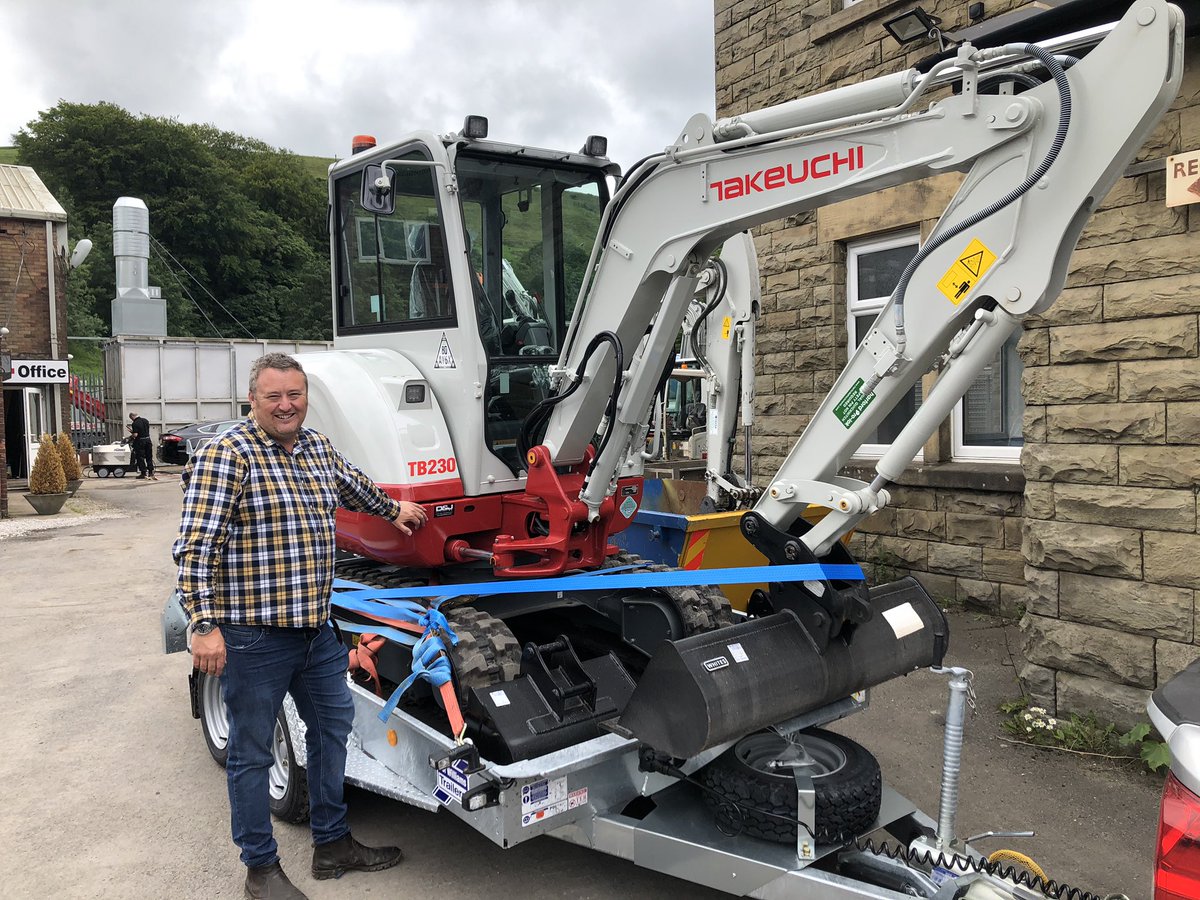 DJMachinery1's tweet photo. Great end to another busy week. James from J. Dickinsons and Sons in Horwich picking up his Takeuchi TB 230 and Matt from Buildright in Southport with his Takeuchi TB 210R micro, Many Thanks Guys really appreciate the business ! Weekend 🤓🍺 https://t.co/m2UCkVsIBa
