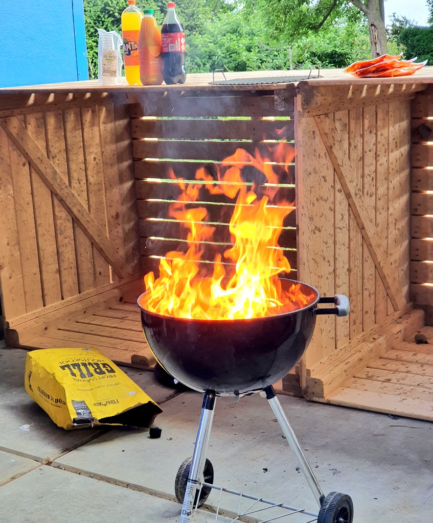 Gezellige zomer BBQ met de gezamenlijke <a href="/Dronewerkers/">Dronewerkers</a>.