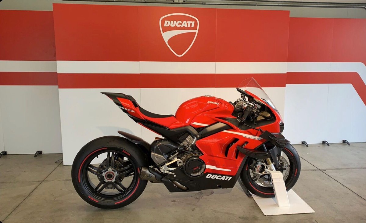 ExcelsusPrint's tweet photo. Take a look at these portable walls we custom printed for a @DucatiUSA unveiling event in Laguna Beach. Printed direct on 1/2" ultraboard.
The new @DucatiMotor Superleggera V4R in front of it is pretty cool too! ๐๐
#ExcelsusSolutions #LargeFormatPrinting #DucatiCommunity https://t.co/5hEiwm3cT5