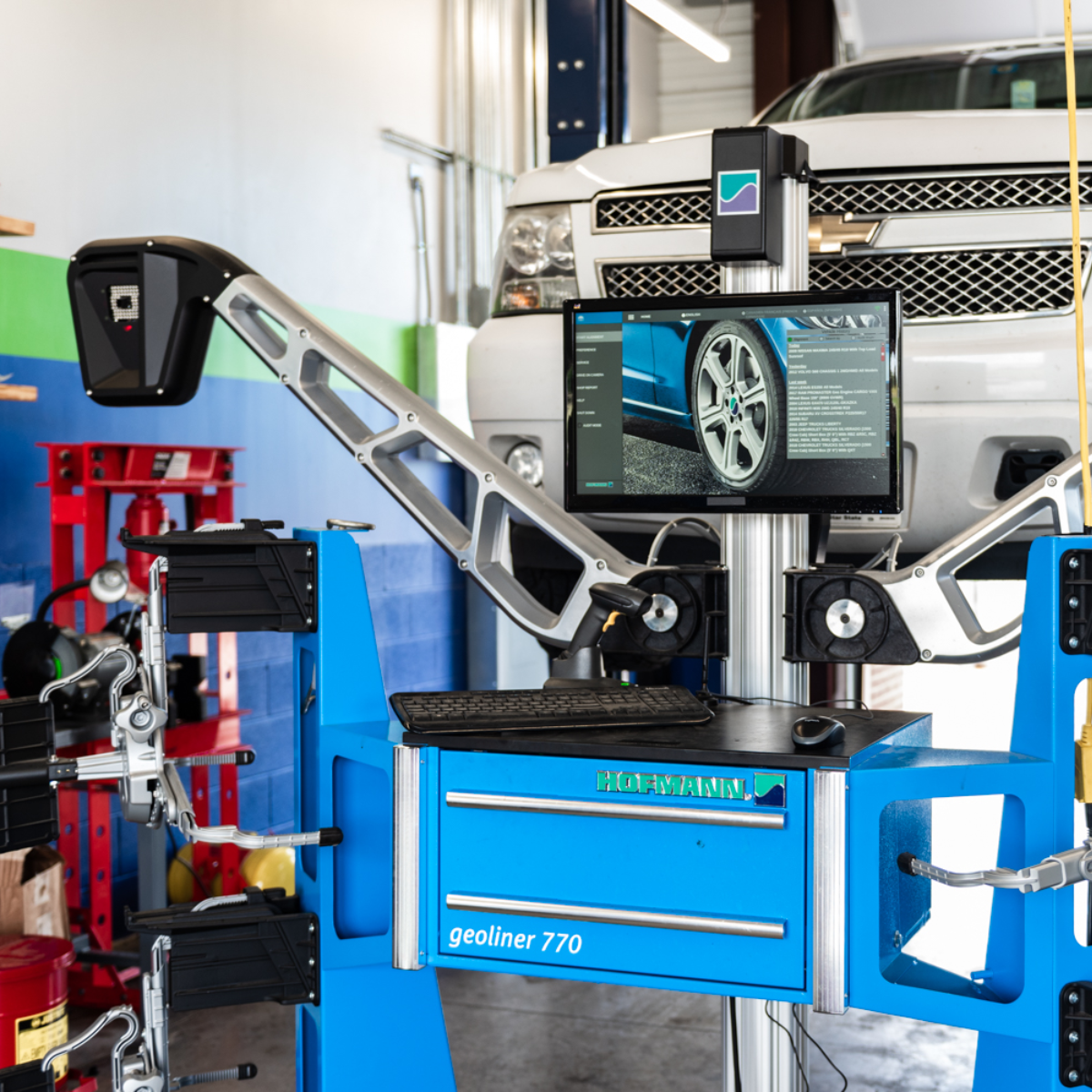 H1AutoMcKinney's tweet photo. At Honest-1 McKinney, our state-of-the-art alignment equipment allows our highly skilled technicians to perform a dually alignment service with precision. Of course, just like for standard vehicles, our dually alignment service is guaranteed for 1 year! https://t.co/ySjJ3XDUWL