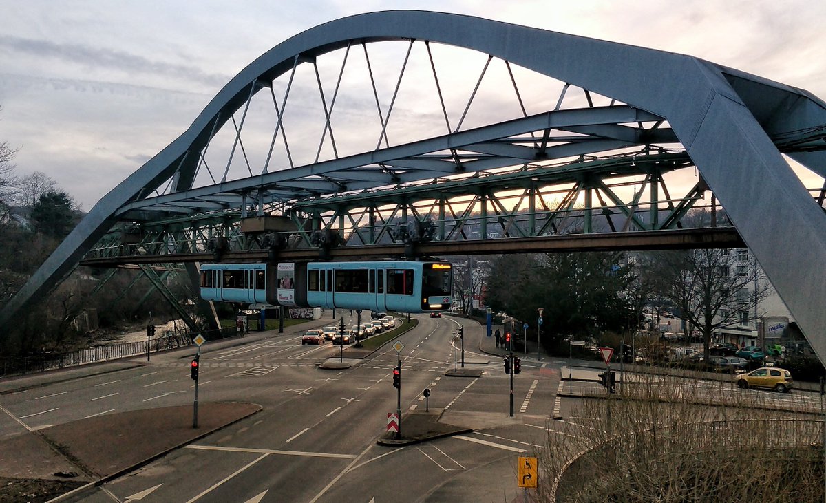Het is dus nog even de vraag hoe het verder gaat met de Schwebebahn. Hopelijk wordt er een oplossing gevonden voor deze unieke vorm van vervoer - die belangrijk is voor de mobiliteit in de stad Wuppertal, maar bovendien een bijzonder stukje geschiedenis is. Tot zover!