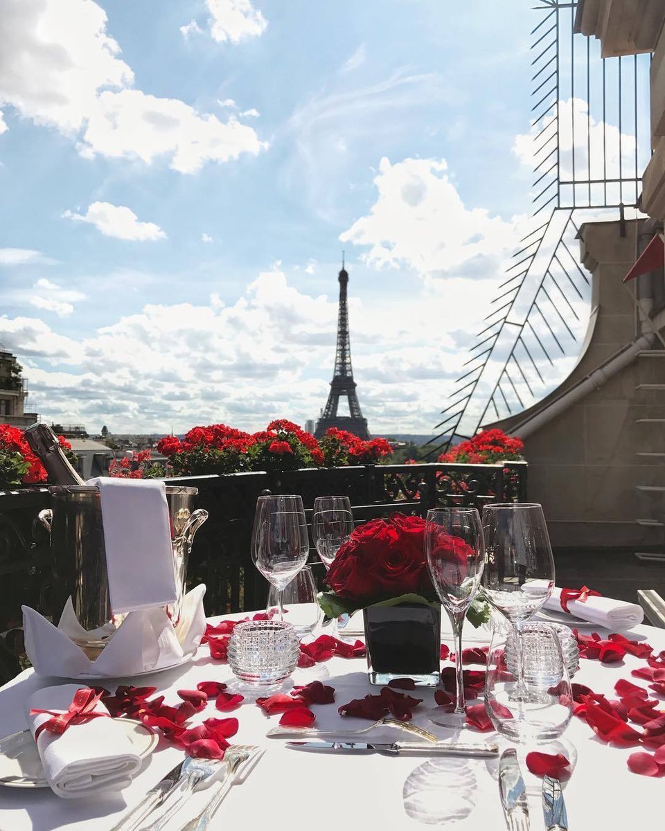 ㅤㅤ

_ بتجلس هناك ؟ ولا هناك ؟ 
ولا هناك ؟

ㅤㅤ