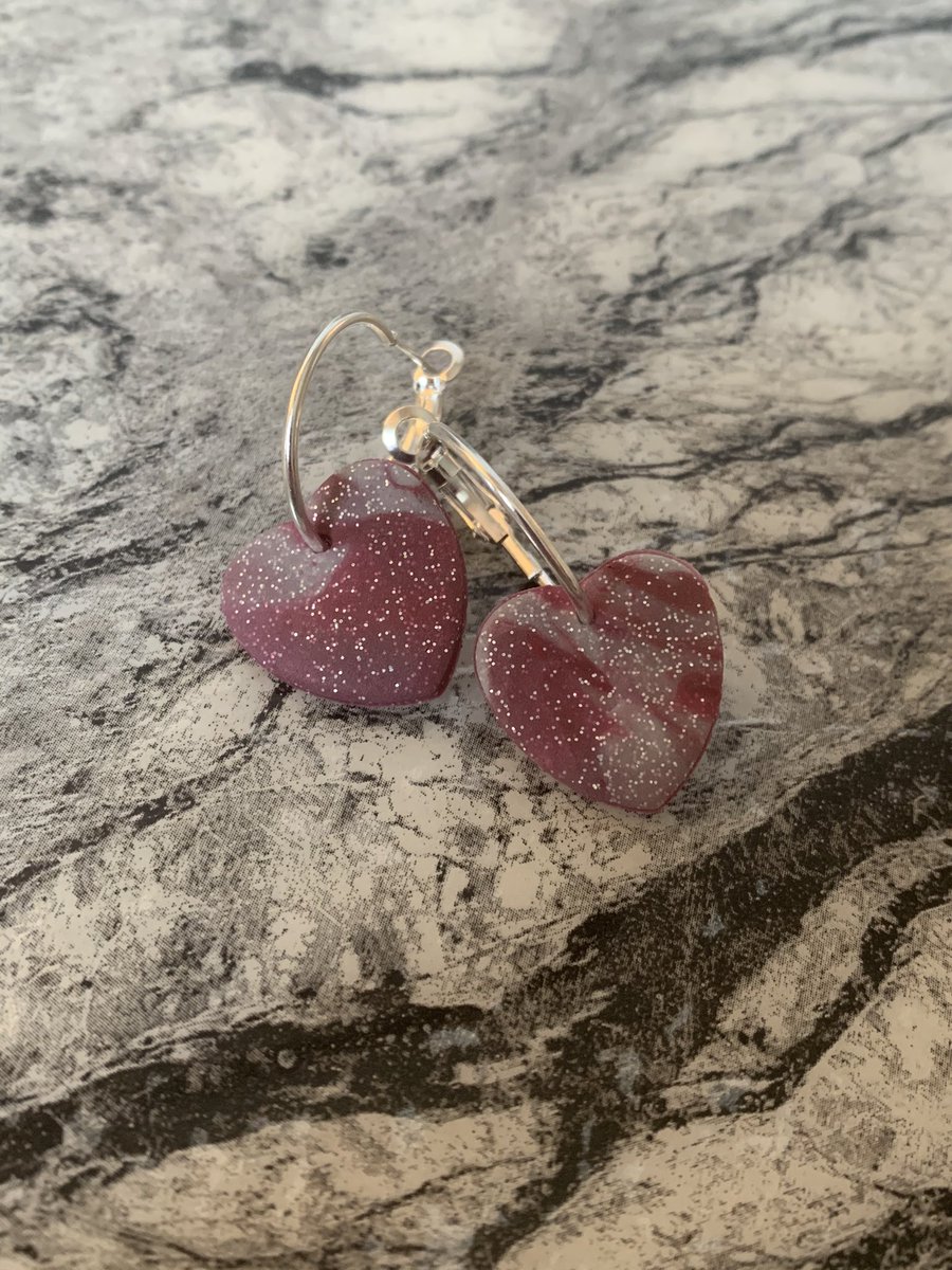teacupcrafts01's tweet photo. Hello #womaninbizhour and #HappyWeekend (almost) it’s been a busy day in the kitchen making more #hearthoops in small and large sizes, the #unicorn colour is more of a burgundy and I’m really liking it! #FridayFeelings #eveningbiz #handmade #etsyfinds https://t.co/DxraFLH6b5