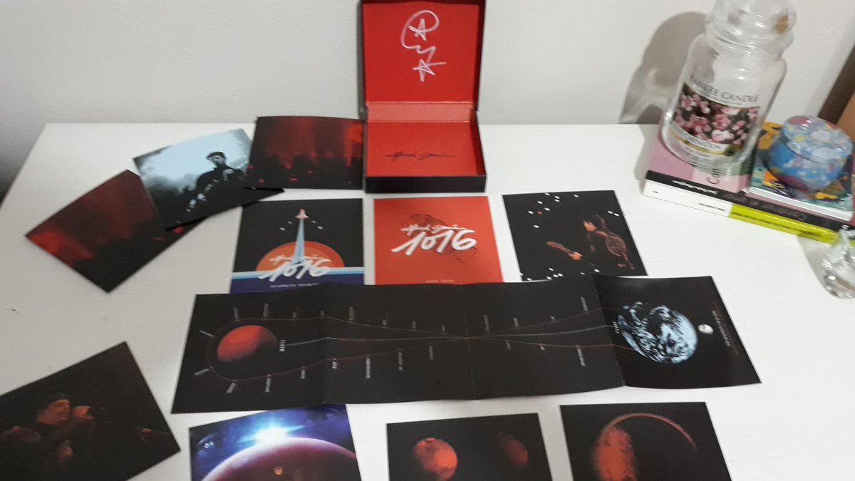 AlfredGarciaInt's tweet photo. Fotos del Box Set #1016ENDIRECTO firmado por @alfredgarcia que se llevará nuestro ganador o ganadora, y que ya se encuentra en España listo para envío. ¿A qué país de LATAM irá este Box Set? 🎁✈️📨🌎❤️ @alfredfansOFCL https://t.co/OUjxReSb5r