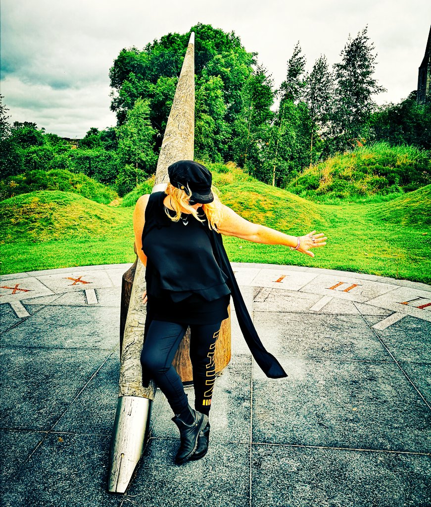 shellakeypookey's tweet photo. Scoping out the venue for #walkingthelight
In a garden with Tellytubby hills
#NewRossSummerSessions
The inscription on the sundial where I will perform is "The Pen is mightier than the sword" and I'm standing on a clock
#TempusFugit #CarpeDiem
From #NYC to #NewRoss -
#mdm ππ§π₯ https://t.co/RNabLMfo6U