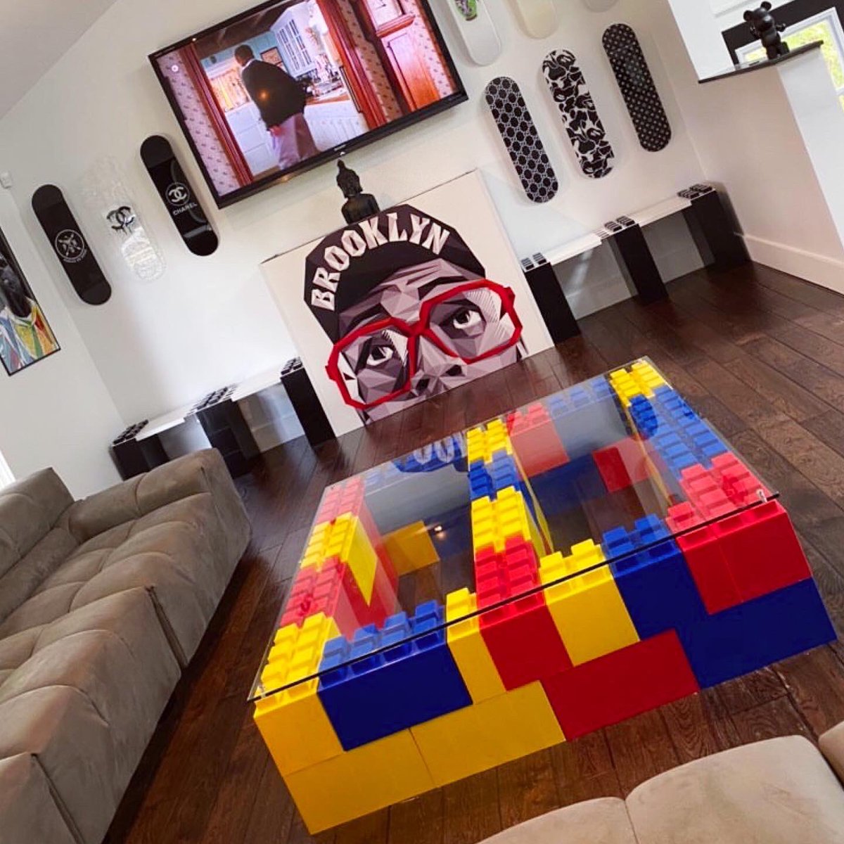 EverBlock's tweet photo. Add an element of fun and color to any room using #EverBlock! We love this simple and cool table design!
#coffeetable #tabledesign #customdesk #tvstand #tvconsole #colorfultable #homeoffice #tvconsole #colorfulblocks #modularbuildingblocks #airbnb #designaward #coolspaces https://t.co/lO4wHNQzwx