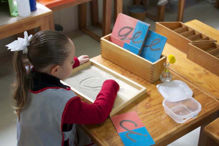 En Yaxcheel #Montessori los niños aprenden a escribir, a leer y a contar de una forma diferente a los colegios tradicionales, dejamos que cada niño descubra esos conocimientos según se van desarrollando sus habilidades cognitivas y sin presión.
Info:5282-4297
#educacionparalavida
