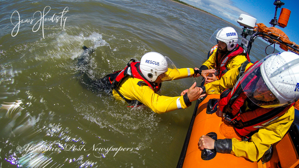 YPinPictures's tweet photo. What a great day spent with @hornsea_rescue
#Hornsea 'what a team' #savinglives what ever the #Weather in #Yorkshire see full feature in this weekend's #YPMag #Magazine and video online @yorkshirepost
@MarisaCashill
@mikegauntdesign
@IanDayPix
@JayMitchinson https://t.co/sJXQvD04Yt