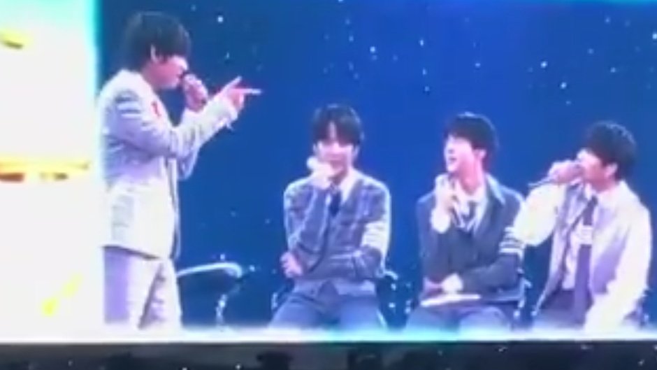 Remember this??? When Taehyung is singing ALL OF ME LIVE, then all of a sudden he stood up & pointed at Jungkook so the maknae suddenly harmonized with him???? They did that on the spot