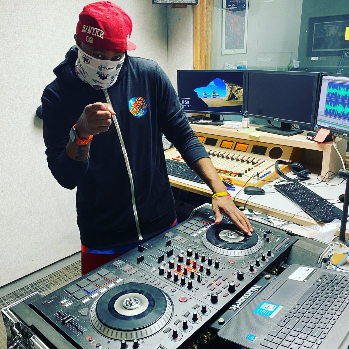 DJ_Nyke's tweet photo. Love in the mix right now on 104.7 Kiss FM! “Back In The Day Buffet” #BITDB https://t.co/4VTBy1RNXO