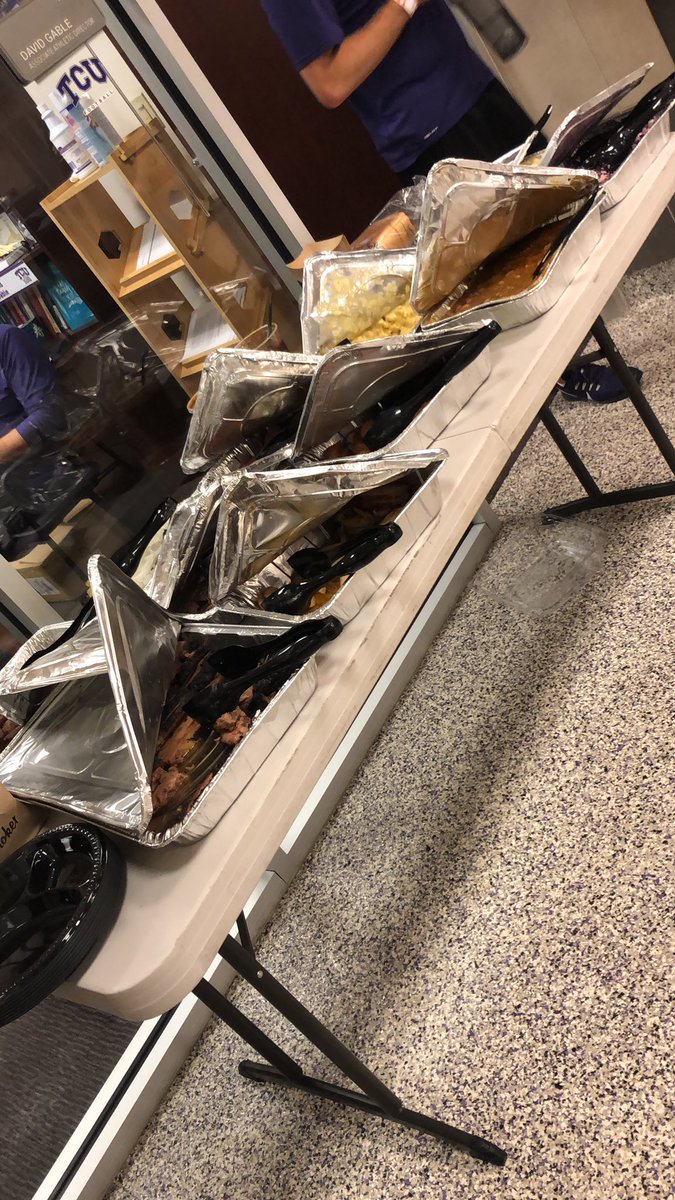 TCUSportsMed's tweet photo. Thank you @MNewhouse73 for the class act of providing an awesome lunch to the TCU Sports Med Family! Making us feel so appreciated on this Friday! #ForeverAFrog #FrogsGottaEat #GoFrogs #WhatASpread https://t.co/jRpTIZD0AN