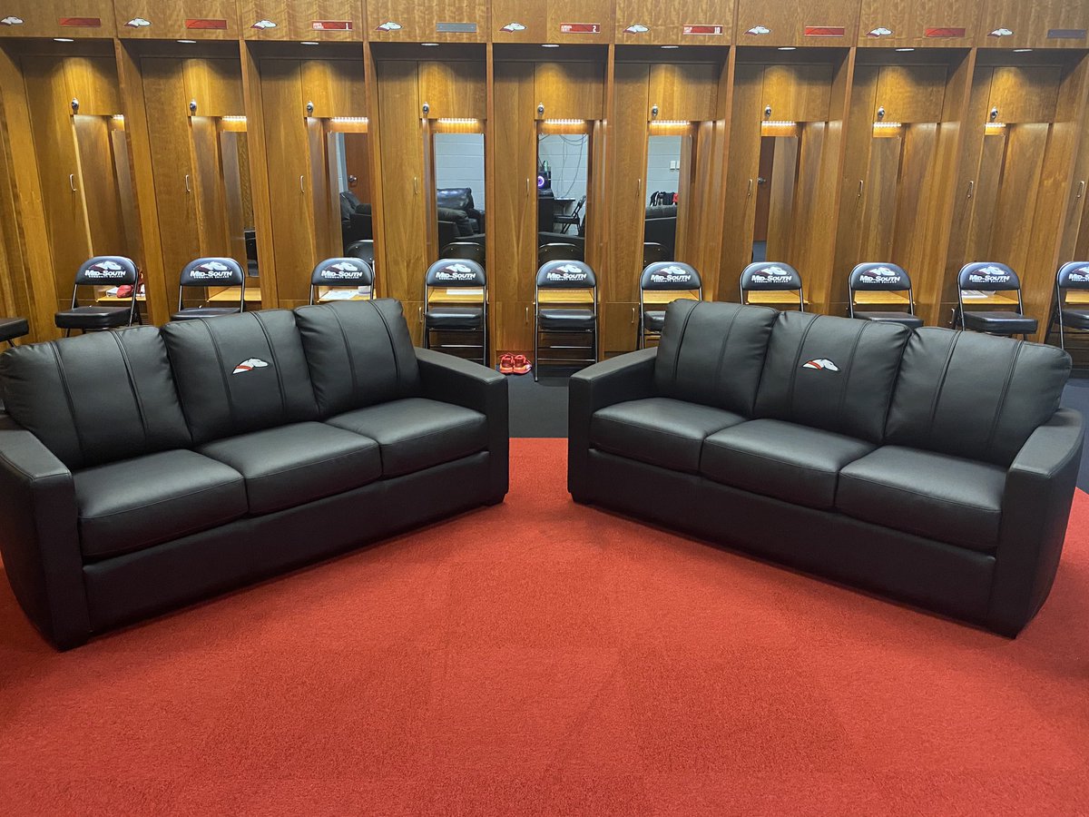 _CoachC10's tweet photo. Huge shout out to coach Parker our AD/Head Men’s basketball coach! He continuously looks for ways to upgrade our already amazing facility!!! New drip in the locker room! We deliver the best for our student-athletes at ASU Mid-South! 

#WhyNotUs https://t.co/Rcs17FYJEW