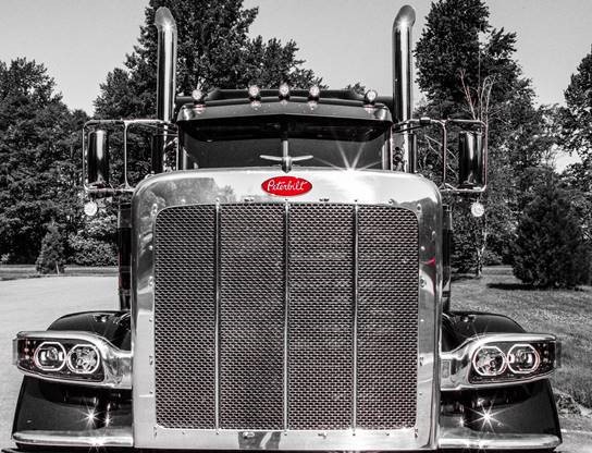 PeterbiltBC's tweet photo. Happy Friday! #frontendfriday #blackandred https://t.co/b5ijqcMX0R