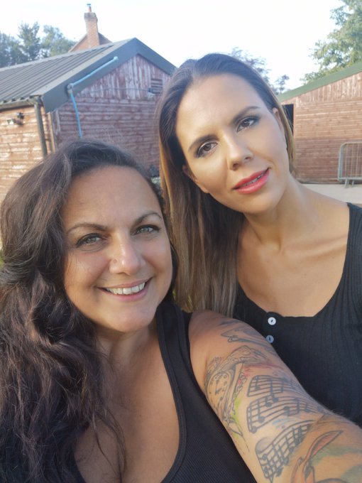 Shooting has turned into axe throwing. Whoopsie. Having a fab day with @lauramichaelsx. Do me a favour<a href="/tag/lipsync"class="tags"><span>#lipsync</span></a><a href="/tag/myway"class="tags"><span>#myway</span></a><a href="/tag/limpbizkit"class="tags"><span>#limpbizkit</span></a><a href="/tag/checkoutthemelli"class="tags"><span>#checkoutthemelli</span></a>