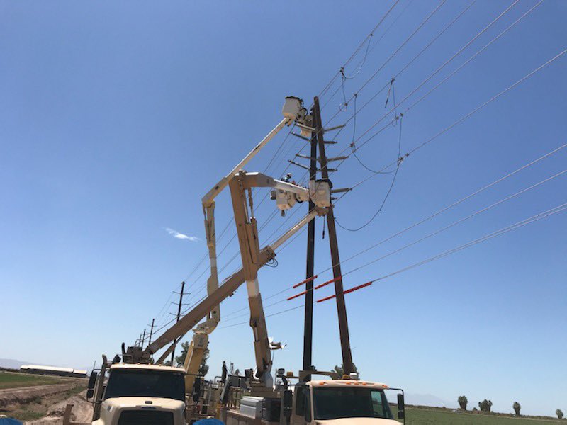 IBEW465's tweet photo. 💥🚜 Another day - Another tractor crashes into a pole in Imperial Valley! Thank you to our crews at @IIDatWork who responded to this emergency job Tuesday in Westmorland. Thank you to all our @ibew members at IID for everything you do! #WeAreIBEW465 #UnionUtilityWorkers https://t.co/hX6nfPfxjB