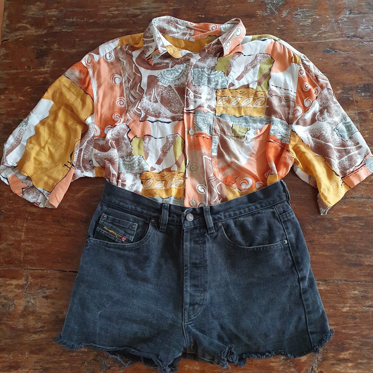 authentchic's tweet photo. These vintage blouses are now available. LINK IN BIO ❣
#thriftersofinstagram #EtsySeller #reseller #resellerfashion #resellercommunity #poshmarkcommunity #poshmarkseller #secondhandstore #secondhandfashion #buysecondhand #fashionreseller https://t.co/qxKH1O9bkD