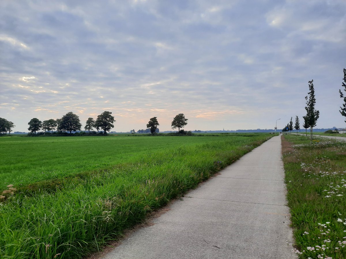 ToetTwit's tweet photo. Bijna thuis. In de verte "onze toren". #LF19 #NAProute #Margjefietst https://t.co/KBNb2LT6Qh