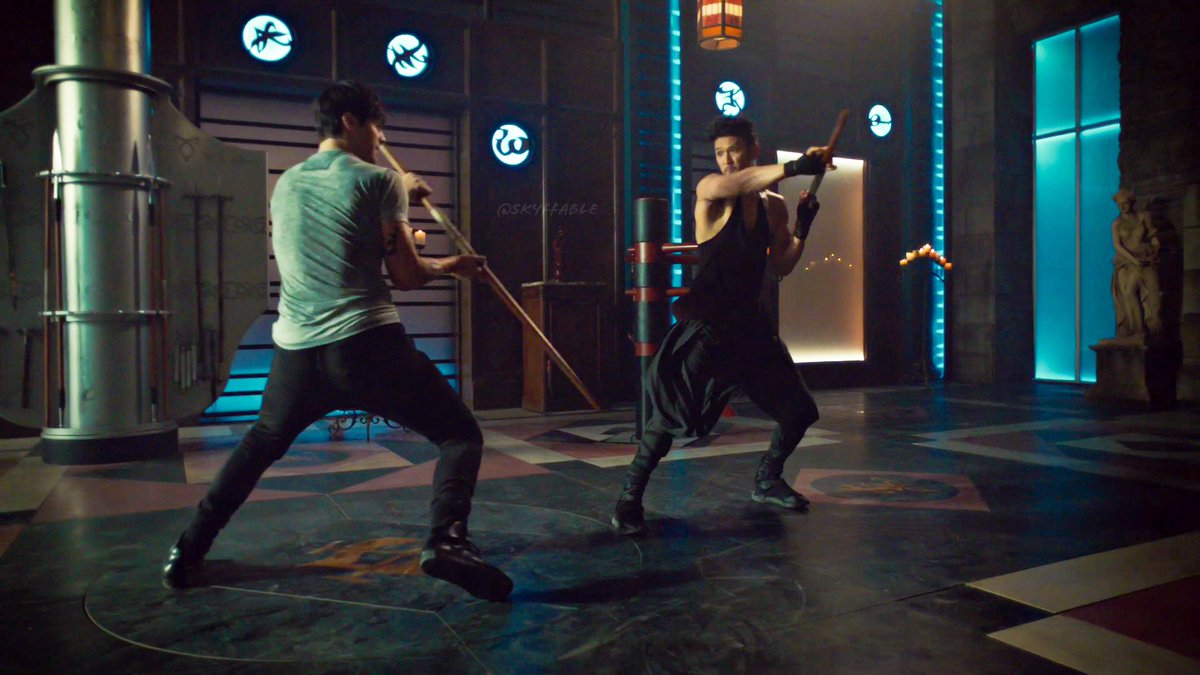 Alec's jumping. I'm okay. Oh Magnus go off. Yesssss king.