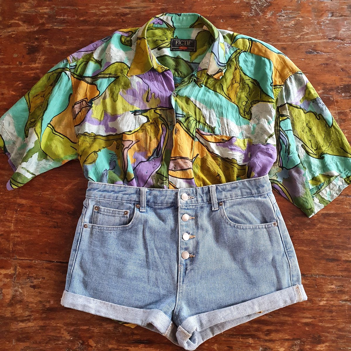 authentchic's tweet photo. These vintage blouses are now available. LINK IN BIO ❣
#thriftersofinstagram #EtsySeller #reseller #resellerfashion #resellercommunity #poshmarkcommunity #poshmarkseller #secondhandstore #secondhandfashion #buysecondhand #fashionreseller https://t.co/qxKH1O9bkD