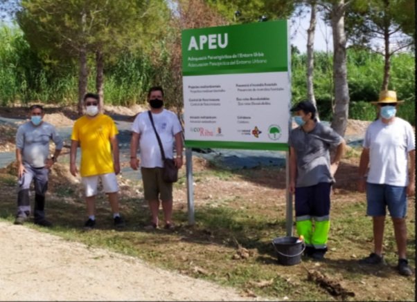 bosques_turia's tweet photo. Riegos en el Parc Fluvial @CHJucar, #PNTuria @GVAparcs, Riba-roja @EcoRiba_. El colectivo de @afempes y miembros de la Coordinadora en Defensa @bosques_turia hemos realizado un riego en una amplia zona, la cual con anterioridad estaba llena de cañas
https://t.co/V180oXcDlJ https://t.co/N91DCpt9Ee