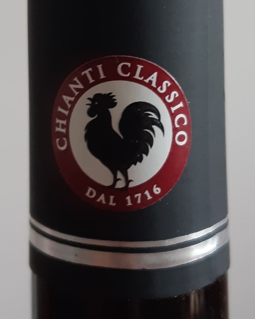VlastimilKvapil's tweet photo. Chianti Classico Riserva🍷🇮🇹👈 has wonderful and delicious taste, smell and delightful bouquet 😋🥳👍👌🍇🧀 #ChiantiReserva #chiantiriserva #chianticlassico #chianticlassicoriserva #chianti #foodandwine #winetime #wine #redwine #winelover #destinationwine #delightful #greattaste https://t.co/qro53O0pEg