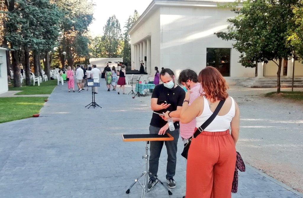 FundacionORCAM's tweet photo. Regresamos por último día a los jardines de nuestra sede en Hortaleza (@JMDHortaleza) para despedir #FueraDeRed, el festival que nos ha permitido volver a disfrutar de nuevo de la música en vivo.
@CulturaCMadrid https://t.co/aVGOQjSZ2J