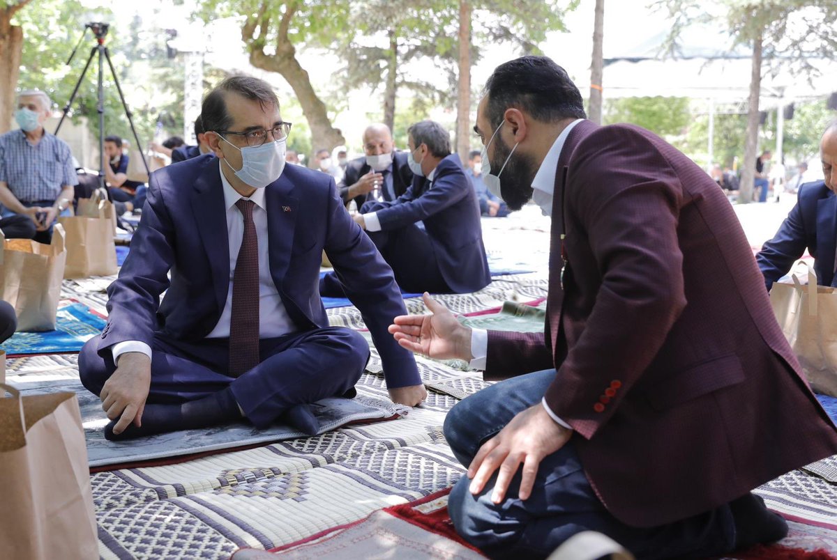 fatih_donmez's tweet photo. Bugün, 15 Temmuz şehitlerimizi,  gazilerimizle birlikte dualarla andık. 

Şehitlerimizin manevi miraslarına sahip çıkmayı sürdüreceğiz.

Türkiye’nin enerjisi darbelere geçit vermez. 🇹🇷

#MilletinEnerjisi #MilletinZaferi https://t.co/KOu2HZg4wD